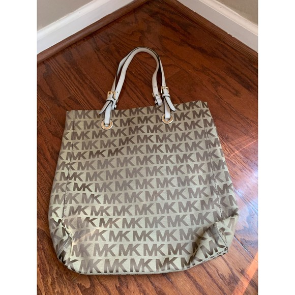 Michael Kors Beige /Brown Signature Canvas Large Jet Set Tote - Picture 2 of 3